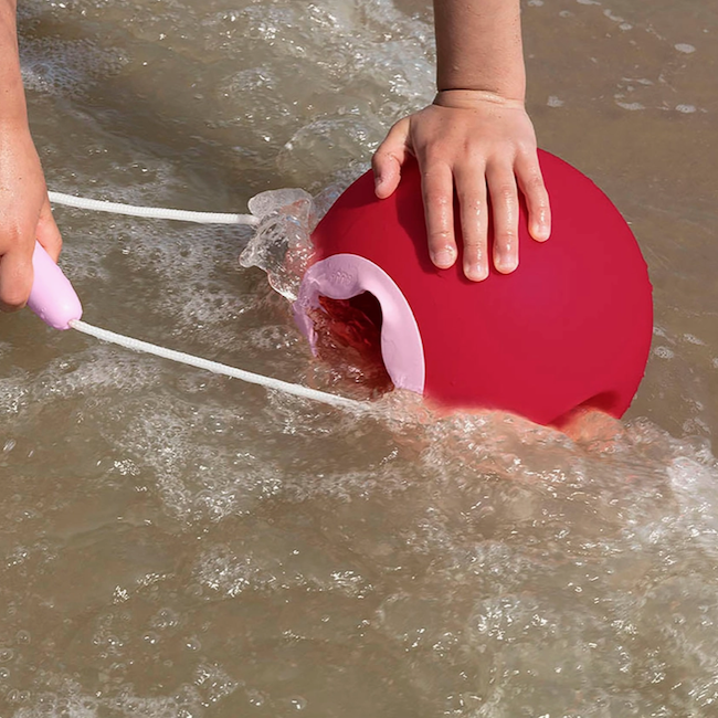 Quut Ballo - No Spill Bucket. Beach Sand and Pool Toy - Cherry