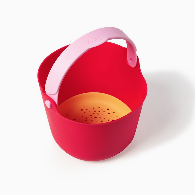 Quut Bucki - Bucket & Sand Sifter. Beach Sand and Pool Toy - Cherry
